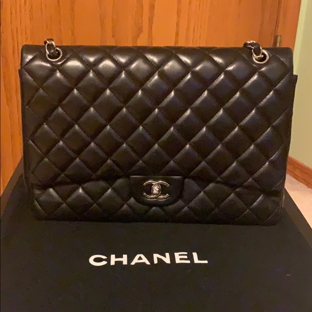 Chanel Jumbo Single Flap Classic Bag